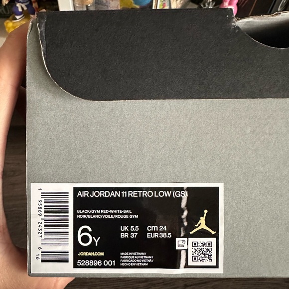 Air Jordan 11 Low “72-10” (GS) - Picture 5 of 10